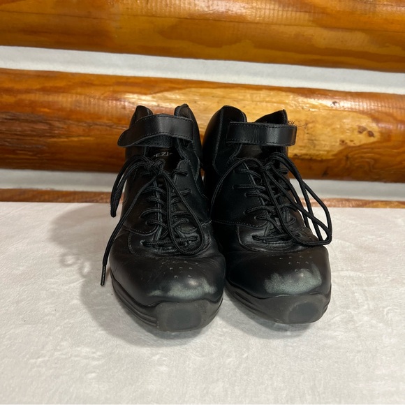 Capezio Black Leather Dance Shoes size 9 - Picture 1 of 6